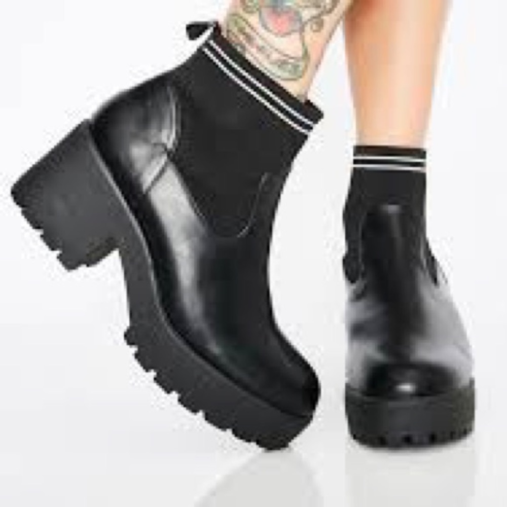 Rocket Dog Crosbie Boots size 8 1/2